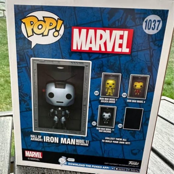Funko Pop! Deluxe Marvel Iron Man Hall of Armor Model 11 Brand New - Picture 2 of 2